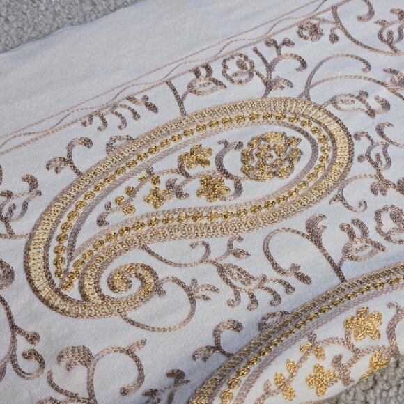 NWOT Ivory Scarf with Gold Embroidery Indian Bollywood Paisley Chain Link - Picture 13 of 14